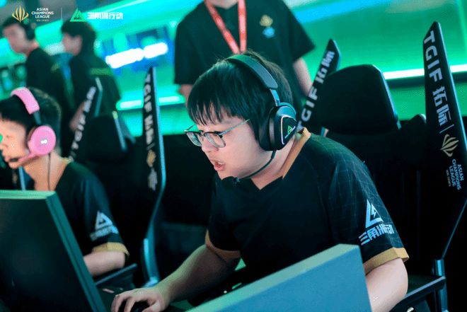 同时也让他 同时也让他