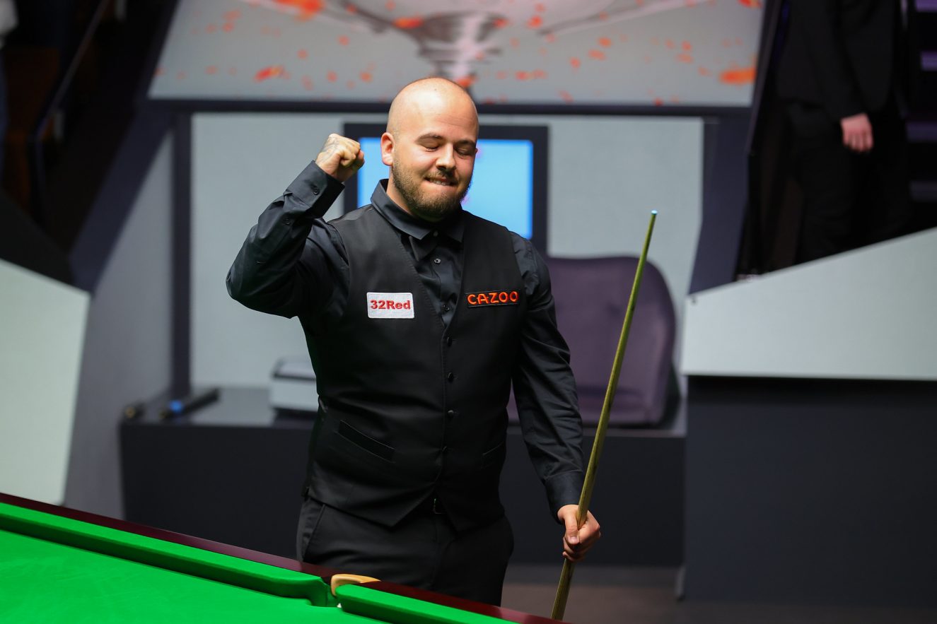 他周围静静 他周围静静